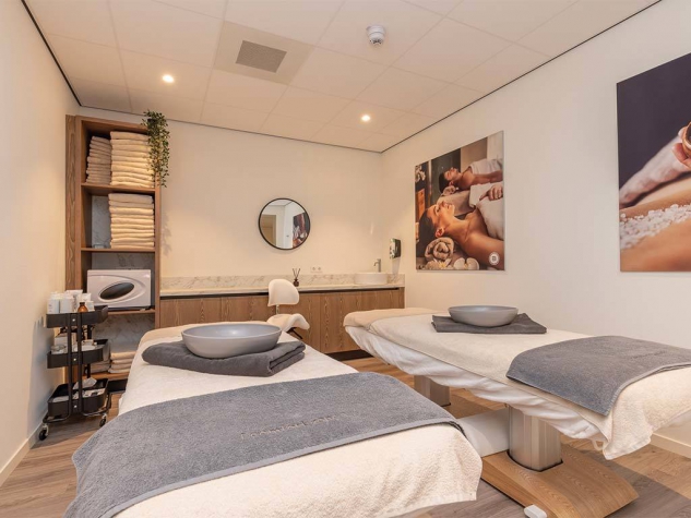 Fletcher Familiehotel De Hunzebergen